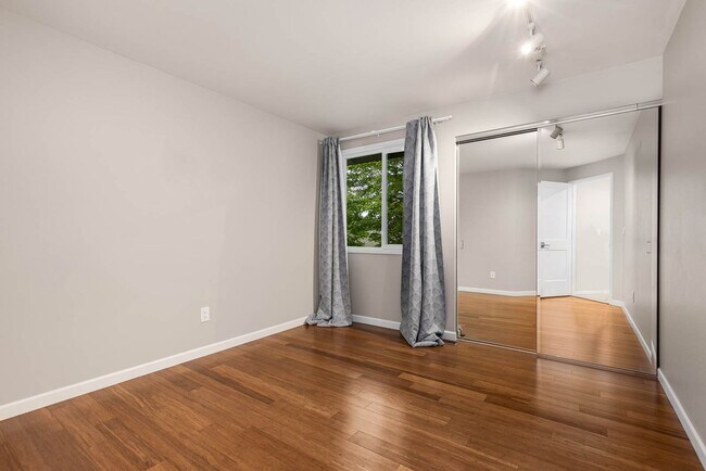 Building Photo - 11402 NE 103rd St
