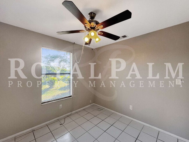 Building Photo - 2/1 Rental with W/D Hookups—Roses are Red, Lawns are Green, a Fenced Yard? That’s a Pet Lover’s D...