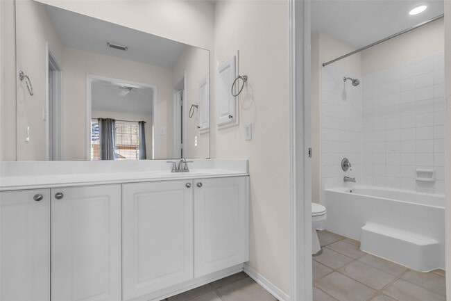 Building Photo - 15 Scarlet Woods Ct