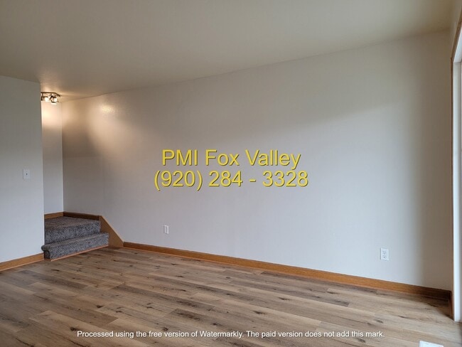 Building Photo - Newly Refurbished 2-Bed, 1.5-Bath Condo Oshkosh