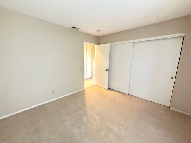 Building Photo - 3 Bedroom Condo available in Arroyo Grande