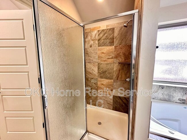 Building Photo - 2412 SE 92nd Terrace