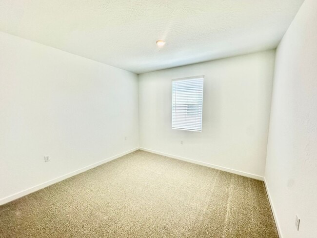 Building Photo - 878 Fruitwood Ave
