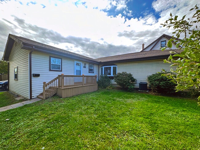 Front Entrance - Bradford St & Harlem Rd - 601 Harlem Rd