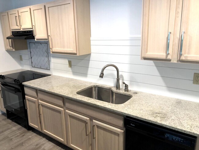 Building Photo - 337 W Coleman Blvd