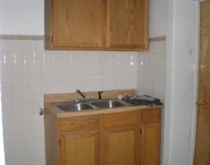Kitchen - 7901-7909 S Phillips Ave