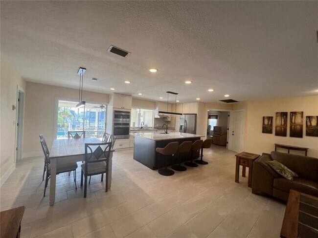 Building Photo - 2533 Rio Tiber Dr