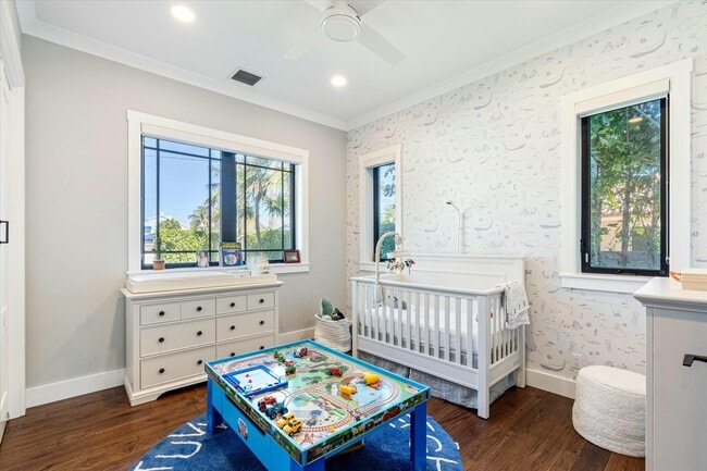 Building Photo - 940 Greenbriar Dr