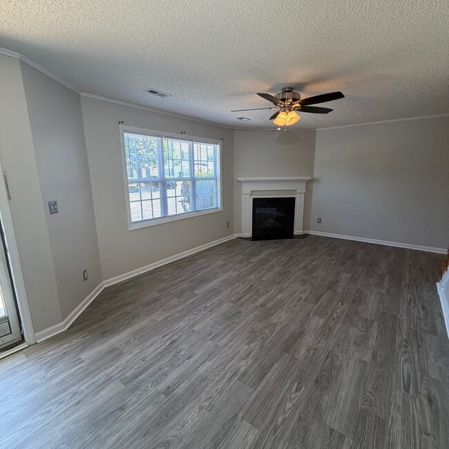 Building Photo - 2345 Vineyard Dr