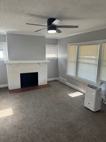 Living room - 13805 Othello Ave