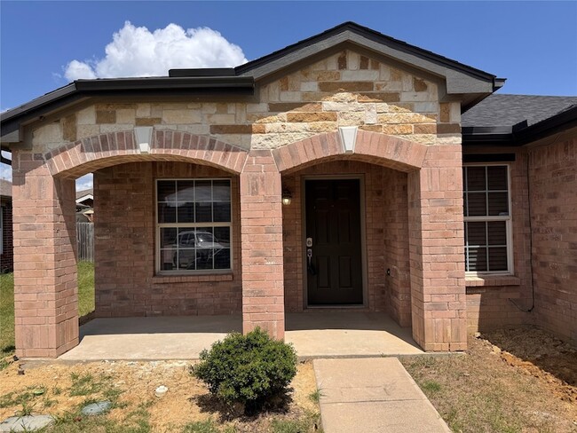 Building Photo - 5925 McKaskle Dr