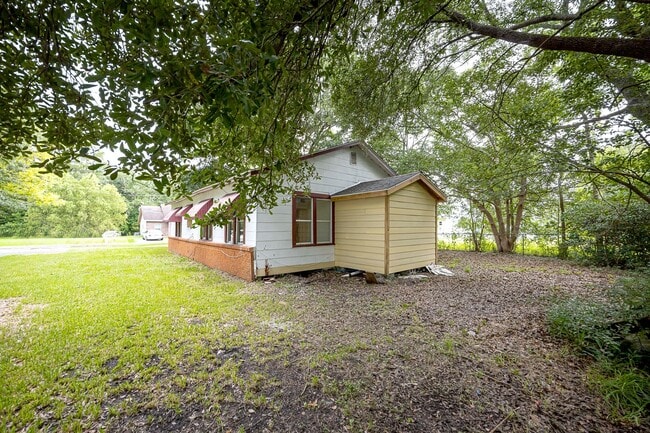 Building Photo - Freshly Renovated Rental Property!