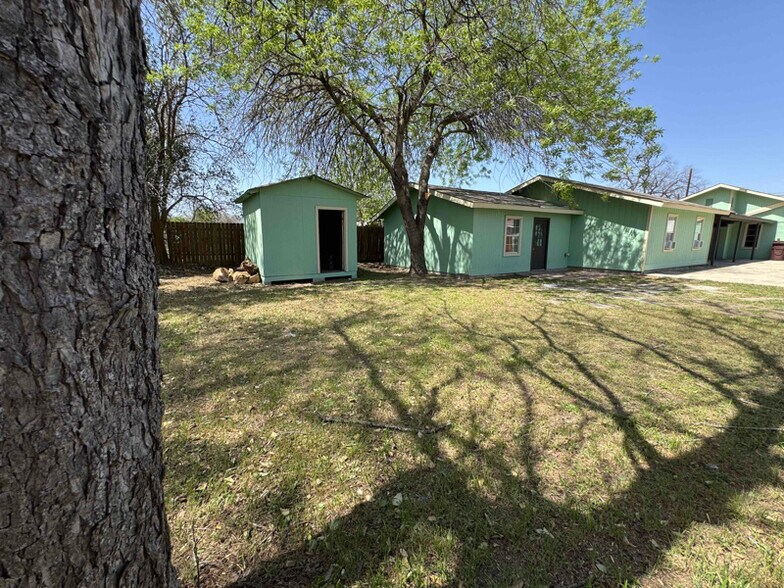 Building Photo - 610 Fenfield Ave