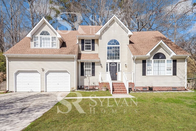 Building Photo - Easy living in this 4 BR, 2.5 BA home