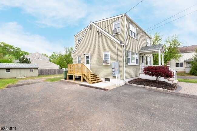 Building Photo - 200 Plainfield Rd