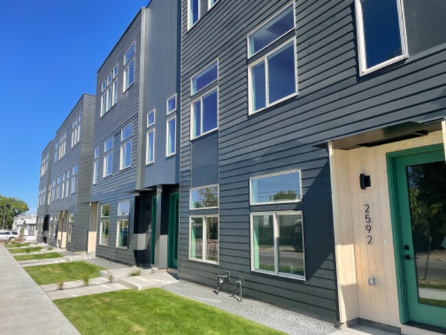 Building Photo - 2578 S Delaware St