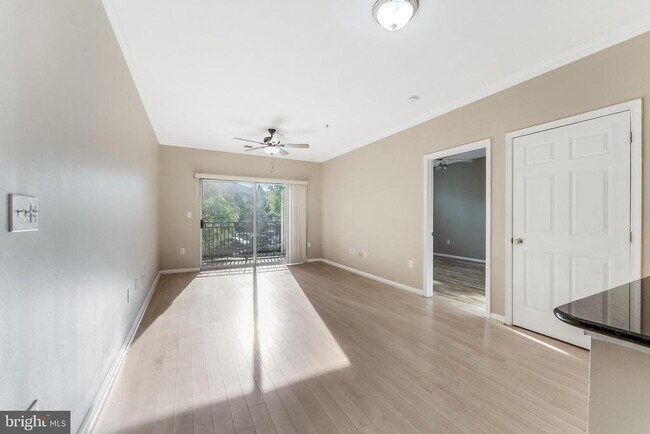 Building Photo - 12954 Centre Park Cir