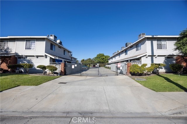 Building Photo - 9311 Ramona Blvd