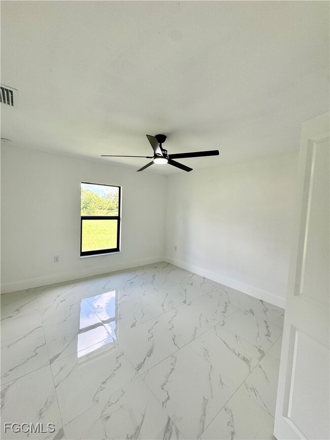 Building Photo - 668 Chemstrand St E