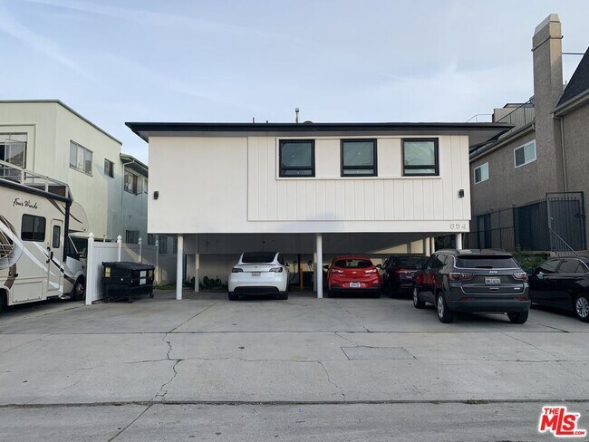 Building Photo - 854 S Sherbourne Dr