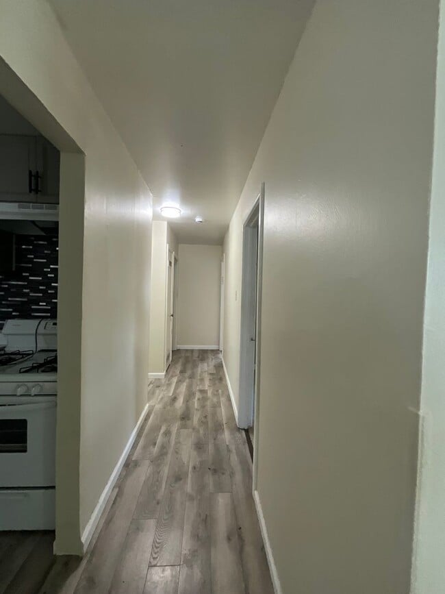 Building Photo - 1314 Oak Dr