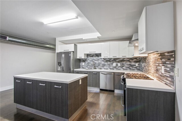 Building Photo - 433 Pine Ave