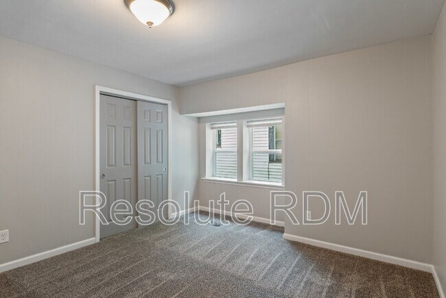 Building Photo - 801 N Dearborn St