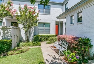 Building Photo - 5028 Lahoma St