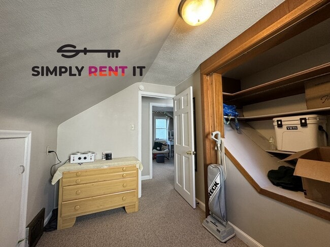 Building Photo - 4 Bedroom On Campus with Free Parking Aug ...