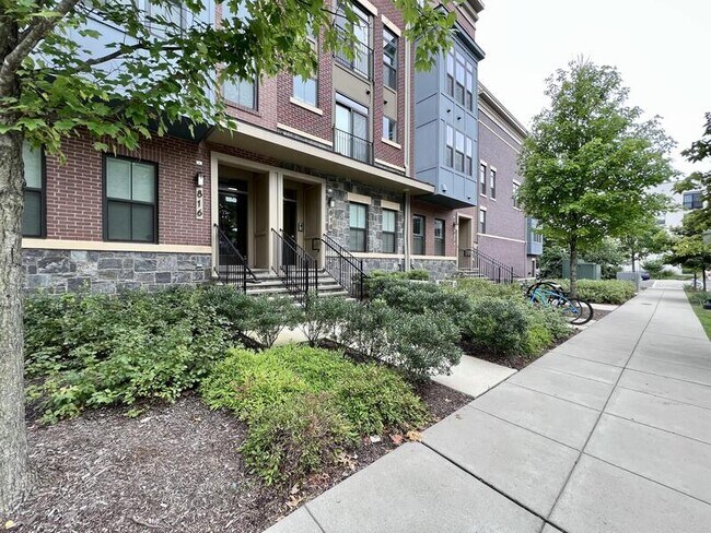 Building Photo - 818 Fern Pl NW