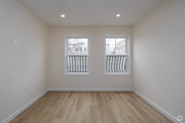 Studio - 476SF - Living Room - 584 Main St