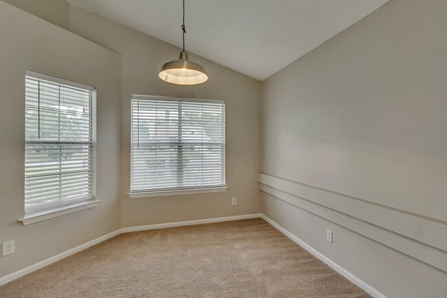 Building Photo - Great looking home in Richmond Hill