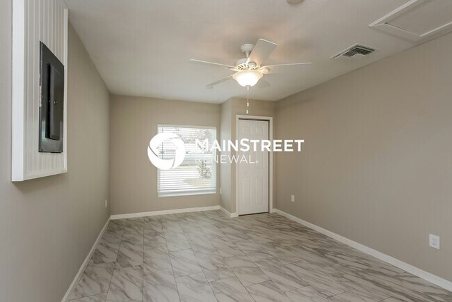 Building Photo - 3 Bedroom Pet-Friendly Home in Sarasota, FL with Main Street Renewal