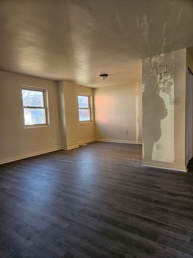 Building Photo - 906 E King Street, YORK