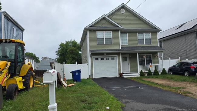 Building Photo - 793 Pond St