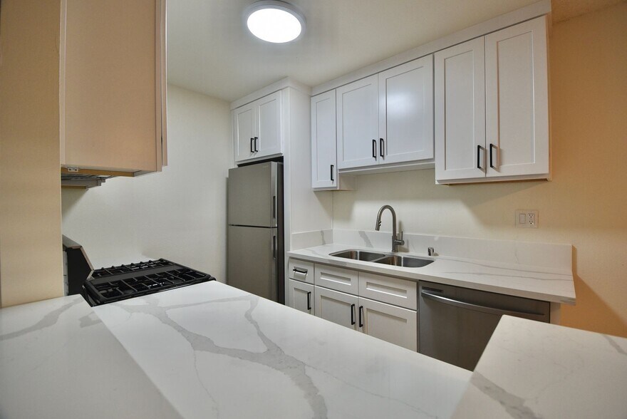 Building Photo - 849 N McCadden Pl