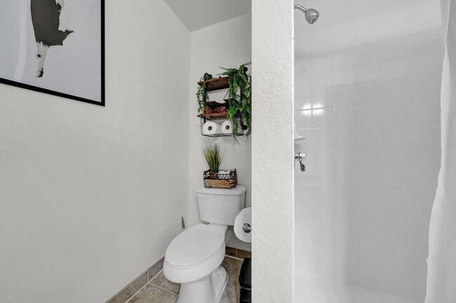 Building Photo - 10056 Montague St