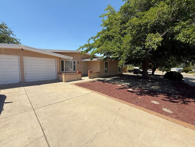 Building Photo - Charming 3 bedroom in NE Albuquerque. Osuna/San Pedro area near San Mateo. Refrigerated Air! 2 Ca...
