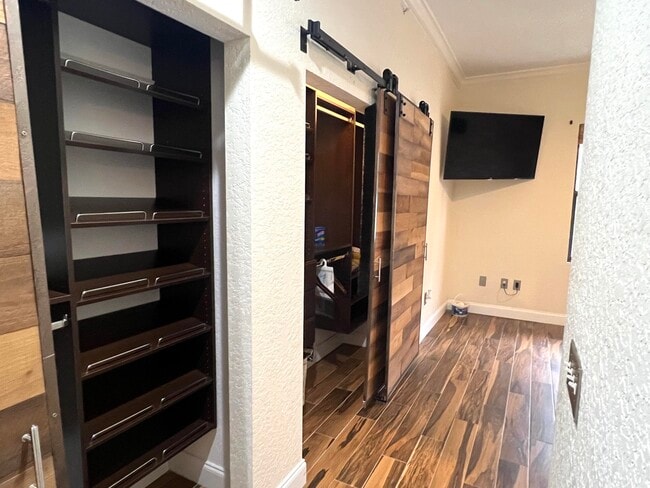 Building Photo - 1640 Presidential Way