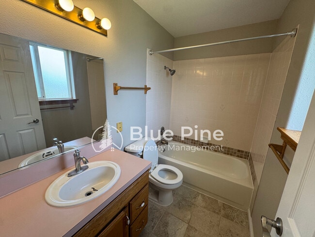 Building Photo - 3535 Spring Creek Dr