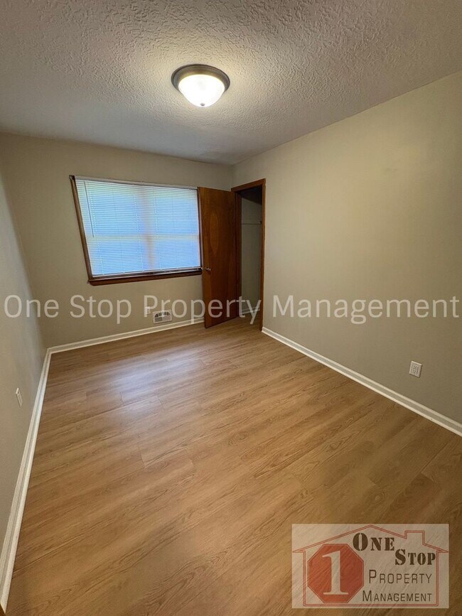 Building Photo - The Perfect 3 bedroom/2 bathroom home in Independence!