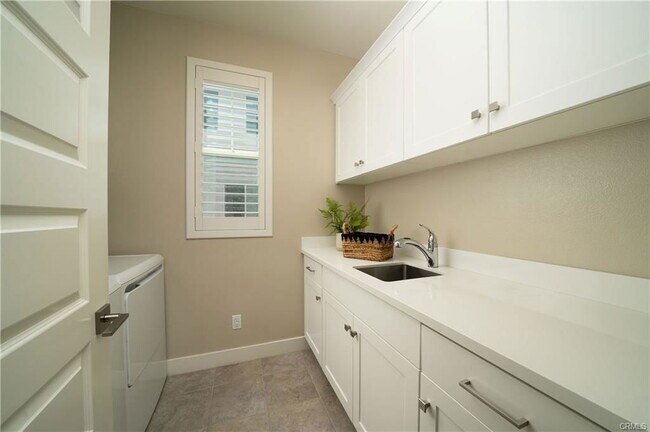 Primary Photo - 109 Pitch