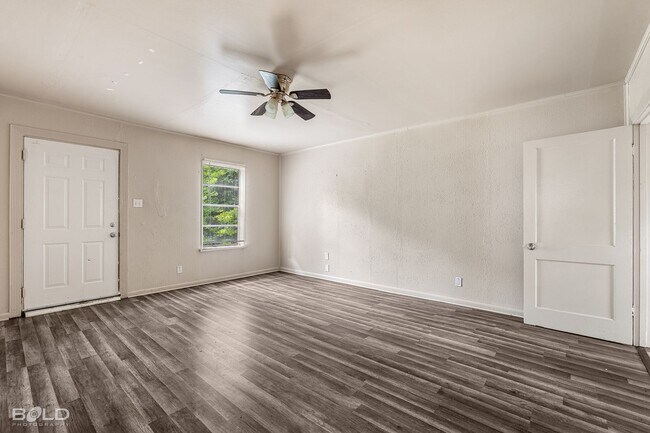 Building Photo - 3920 Huston St