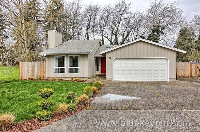 Building Photo - 3 Bed, 2 Bath home in Milwaukie
