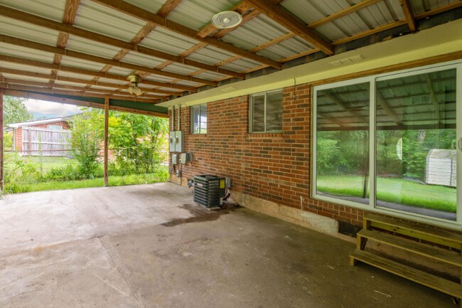 Building Photo - 1208 Gadd Rd