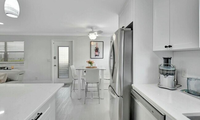 Building Photo - 581 Monaco Blvd