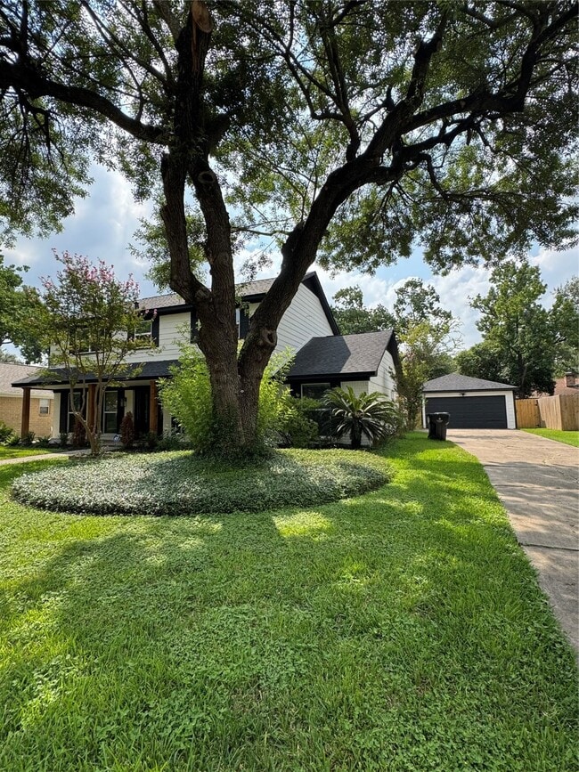 Building Photo - 10907 Olympia Dr