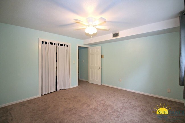 Building Photo - Spacious Poquito Bayou Home