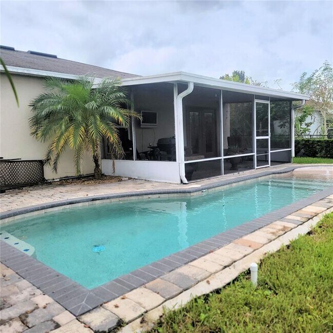 Building Photo - 319 Grand Royal Cir