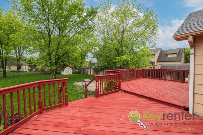 Building Photo - Beautiful 4 bed/3 bath with golf course vi...